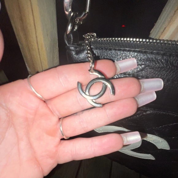 VINTAGE CHANEL CROSSBODY BAG - Picture 4 of 9